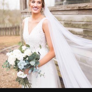 Lightweight Beach Tulle Lace Wedding Gown Size 2